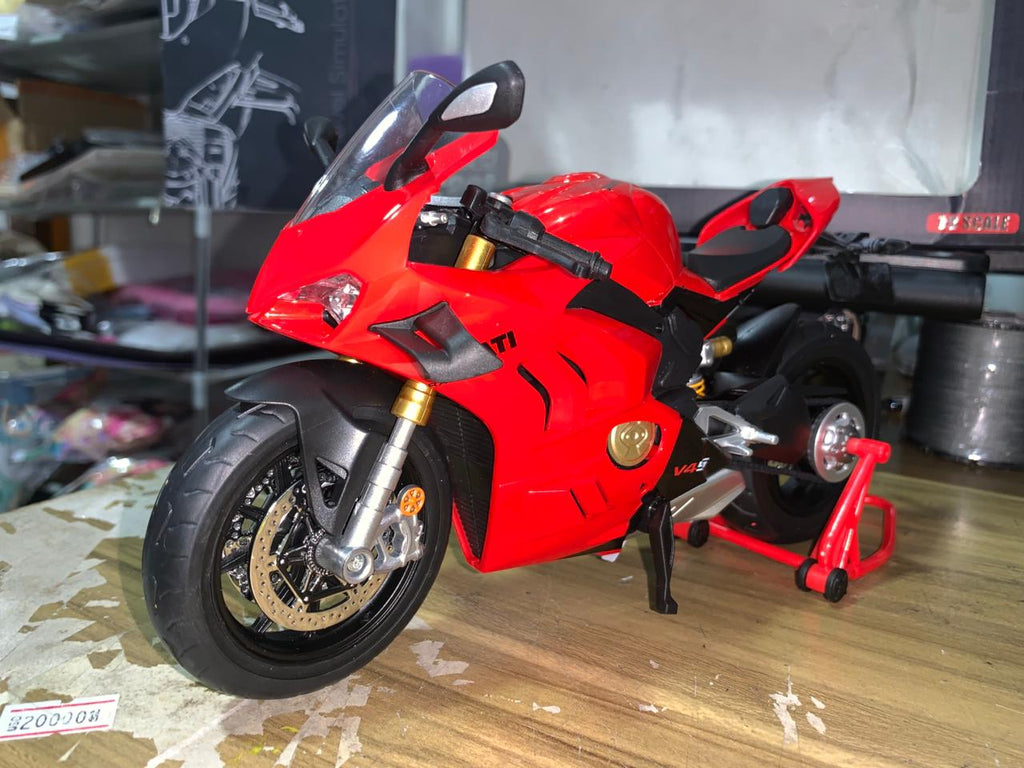 Moto Duocati V4S 1.9 en escala